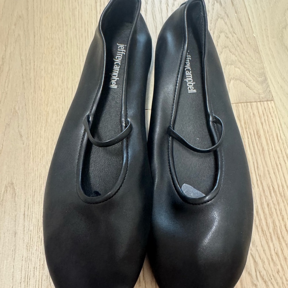Brand new Jeffrey Campbell Black Flats
